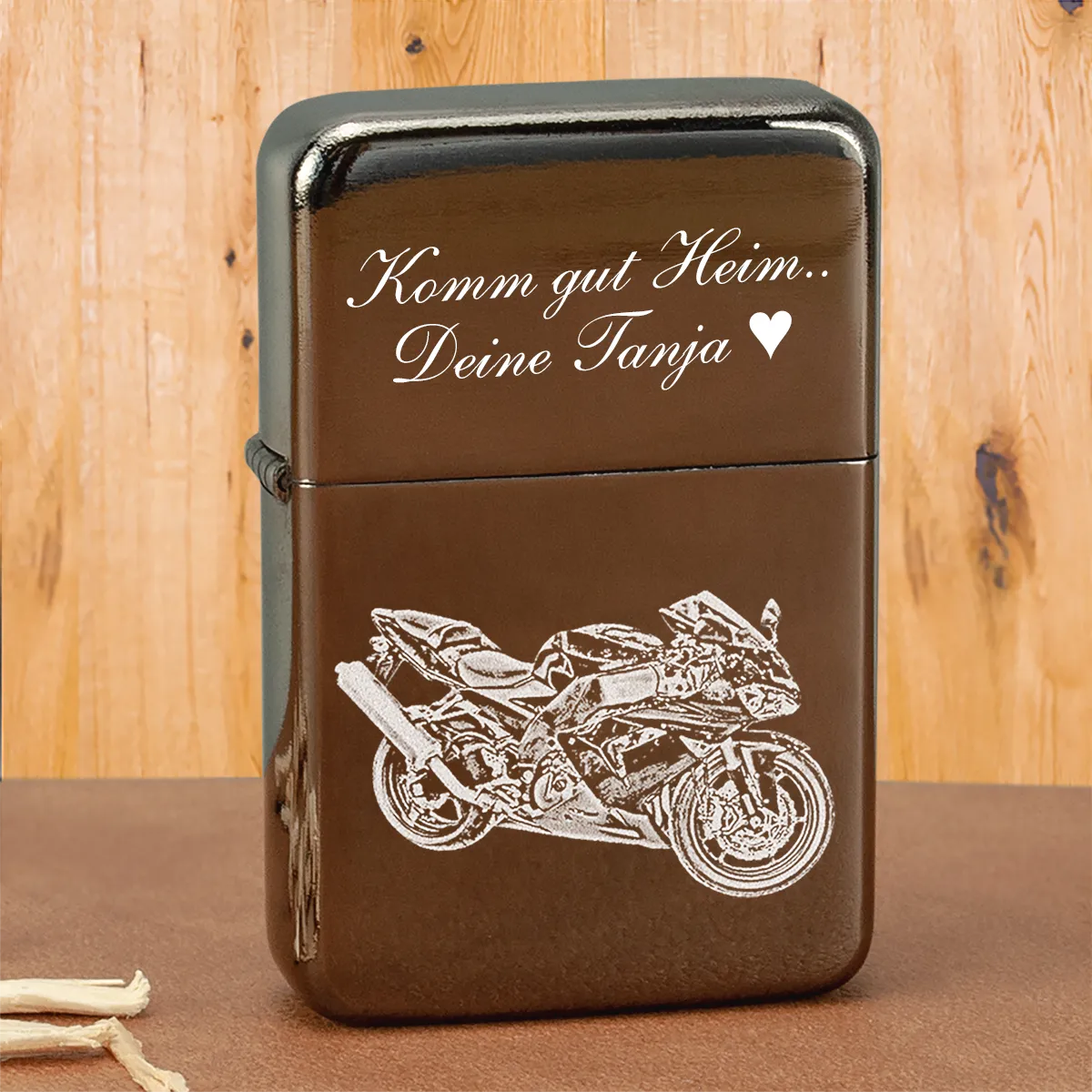 Angel Greystar Benzinfeuerzeug mit Gravur eines Motorrad und Text