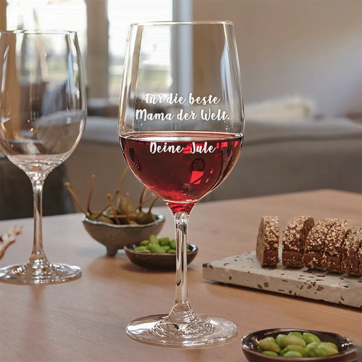 Rotweinglas mit Gravur von LEONARDO